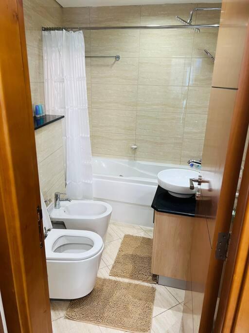 1 Bed Apartment With Sea View, Pool, Gym & Free Parking In Dubai Marina Buitenkant foto
