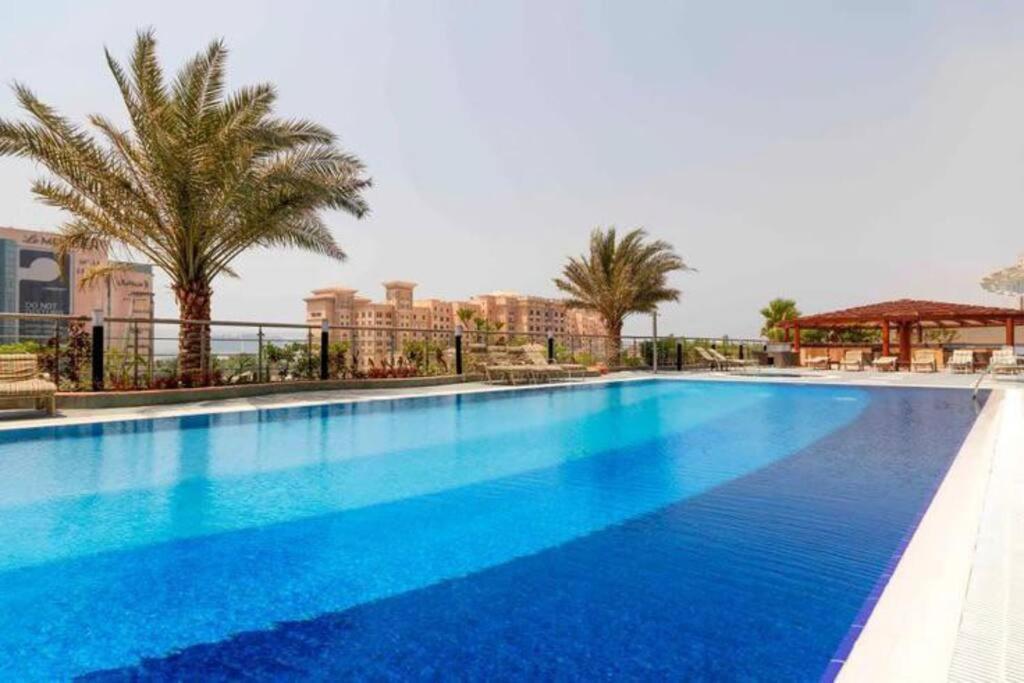 1 Bed Apartment With Sea View, Pool, Gym & Free Parking In Dubai Marina Buitenkant foto
