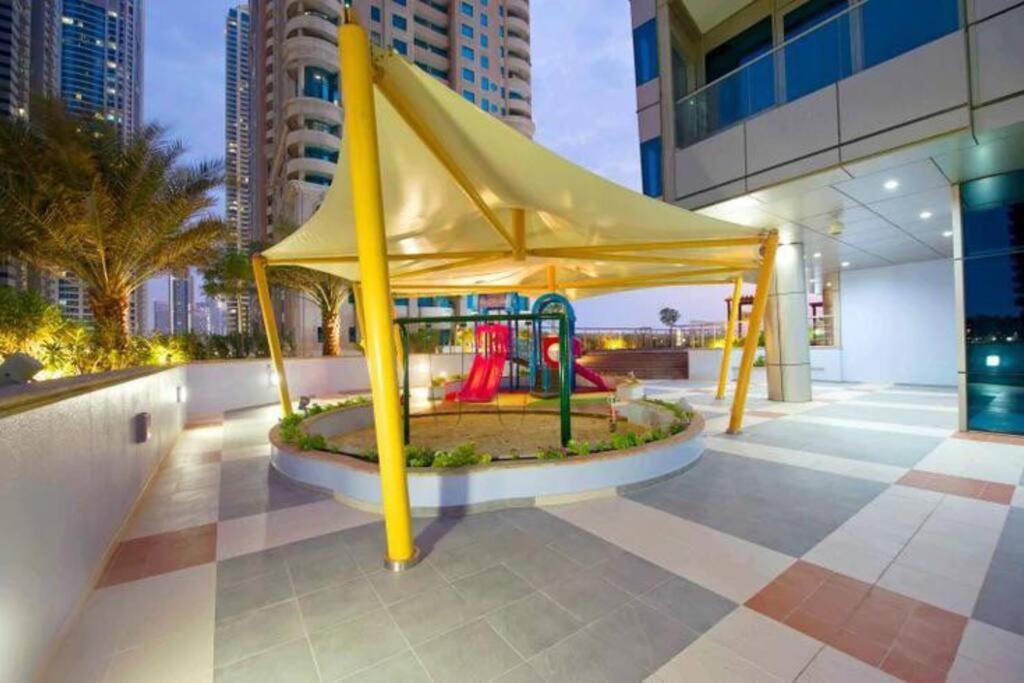 1 Bed Apartment With Sea View, Pool, Gym & Free Parking In Dubai Marina Buitenkant foto
