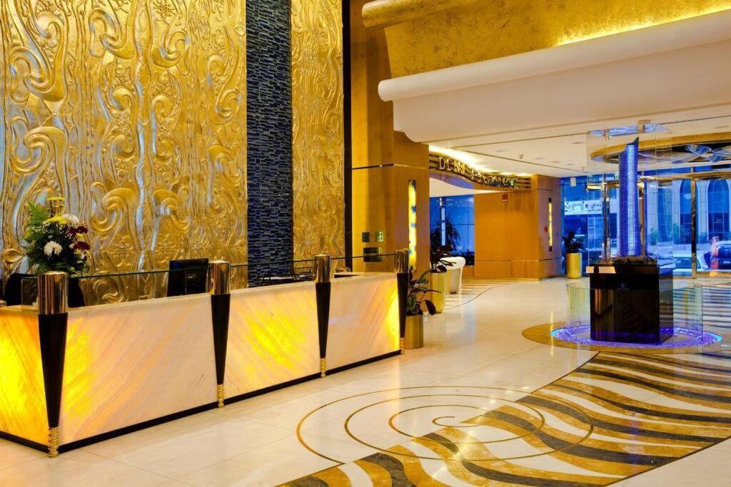 1 Bed Apartment With Sea View, Pool, Gym & Free Parking In Dubai Marina Buitenkant foto